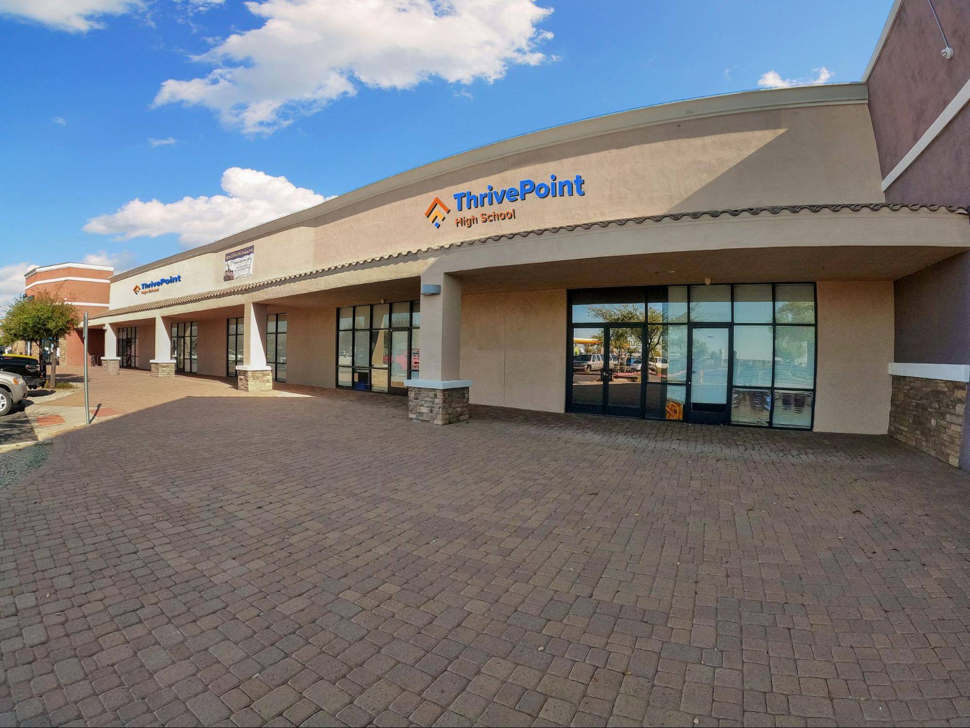 Exterior de ThrivePoint High School